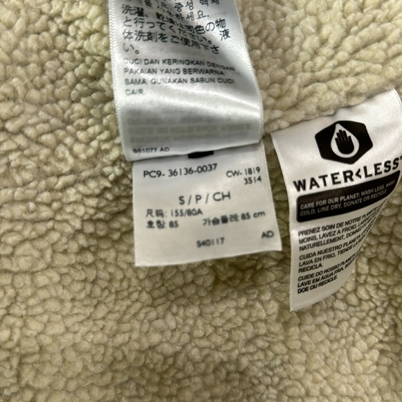 Levi's original Sherpa trucker jacket size S so cute! New with tags - Picture 9 of 9